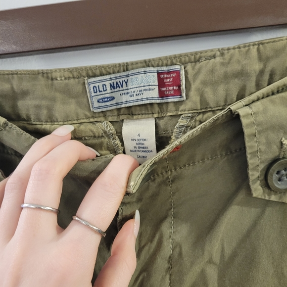 Old navy cargo pants - Picture 6 of 6